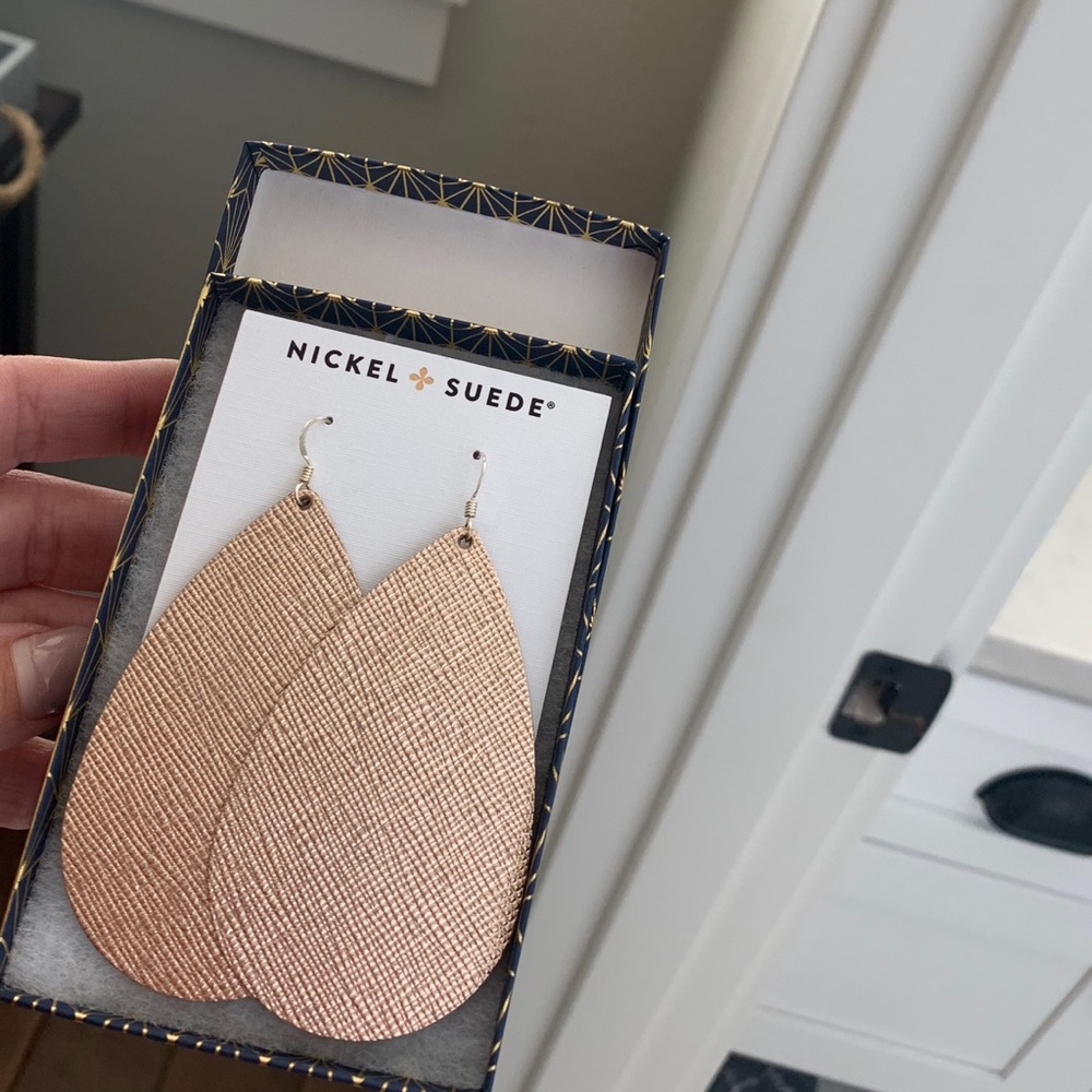 Nickel & Suede new rose gold sz Large beautiful